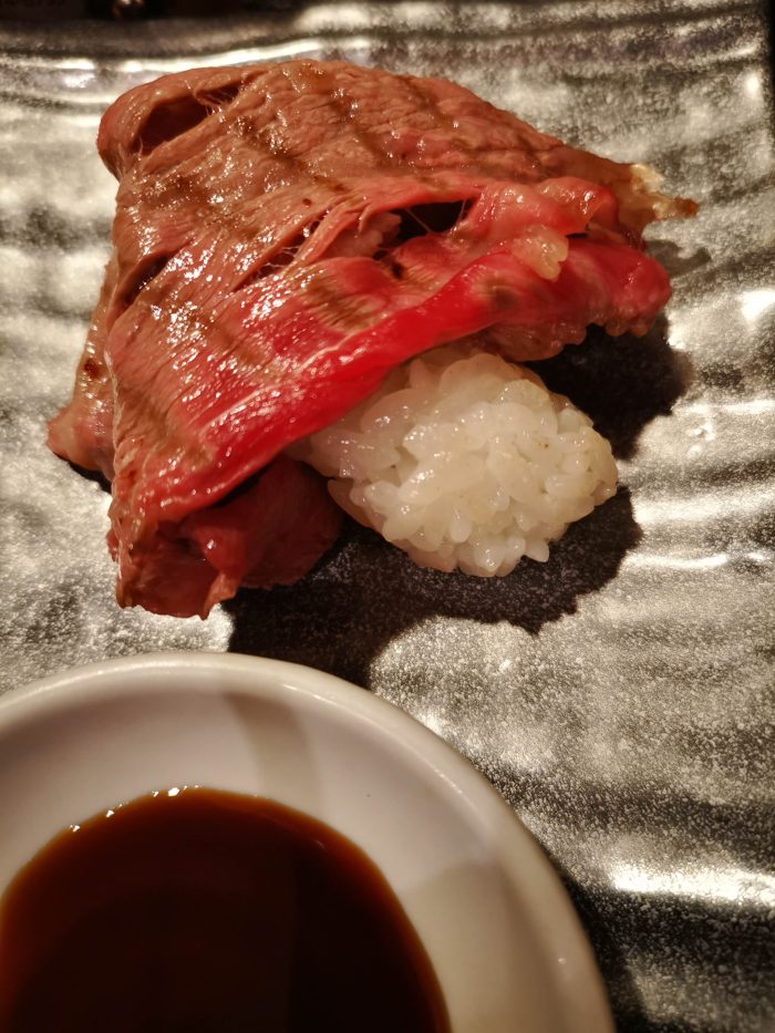 和牛の郷で食べる肉寿司